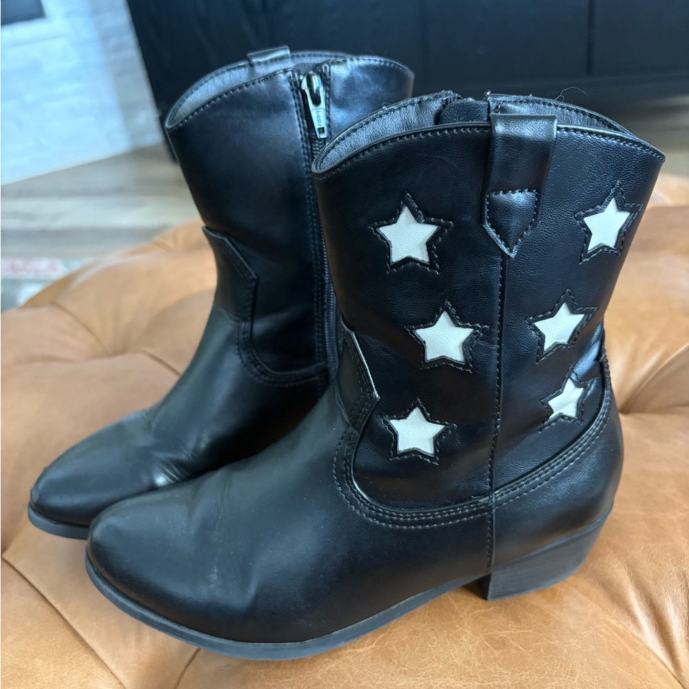 Black and cream star cowboy boots.